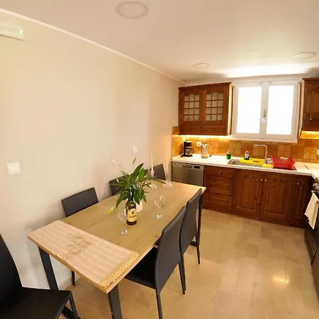Diamond Apartment *